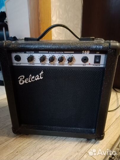 Басс гитара с чехлом и комбо-усилителем