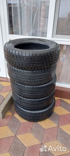 Roadstone Winguard Ice 215/60 R17