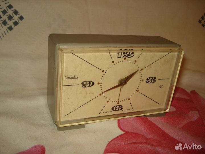 Часы будильник настольные электронные Слава СССР