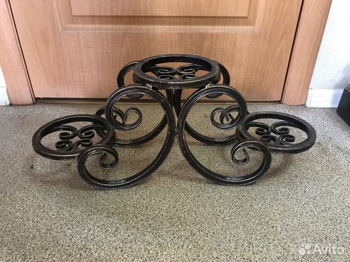 Подставки для кашпо и цветов кованые