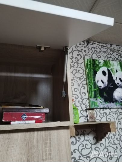 Письменный стол с ящиками и полками