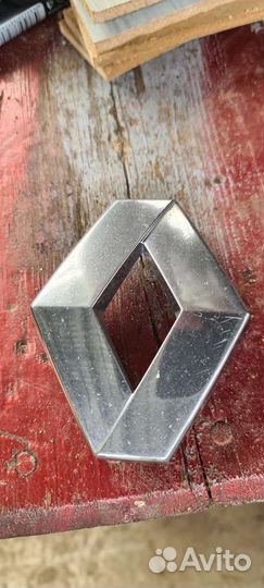 Эмблема передняя renault logan 1 рено логан 1