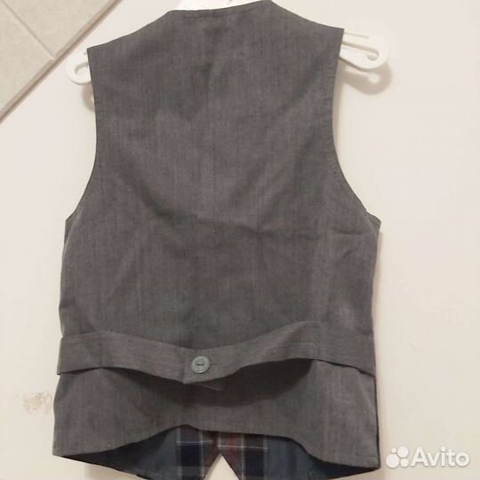 Жилетка школьная серая в клетку 128 р-р