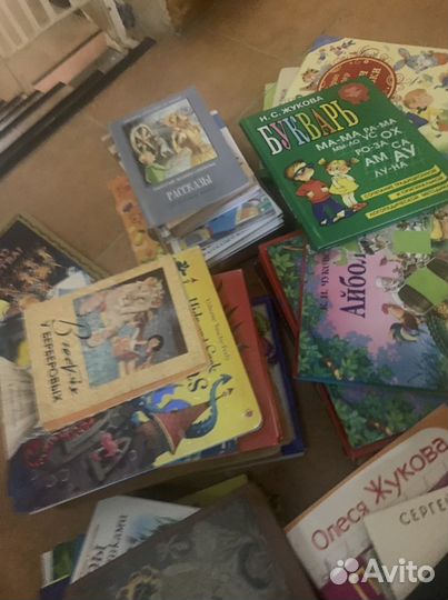 Детские книги в большом количестве