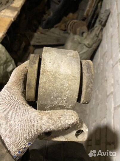 Подушка двигателя Mitsubishi Galant 6