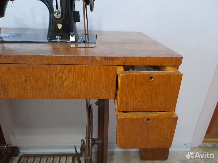 Швейная машинка ножная Minerva б/у