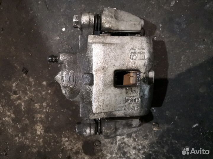 Супорт передний левый Kia spectra