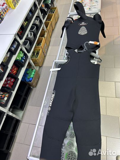 Гидрокостюм