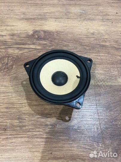 Динамик в задней полке / задней стойке BMW 7