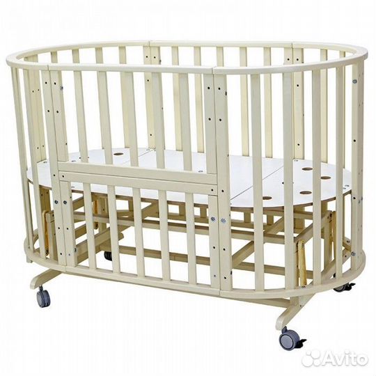 Детская кроватка с маятником