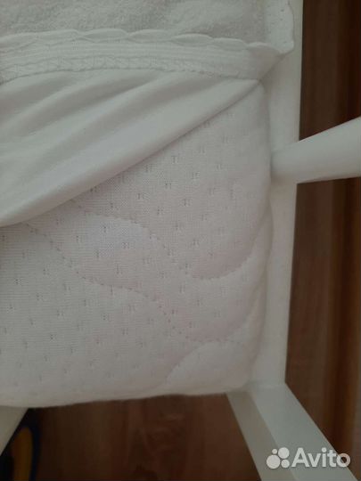 Детская кроватка-маятник белая Матрас