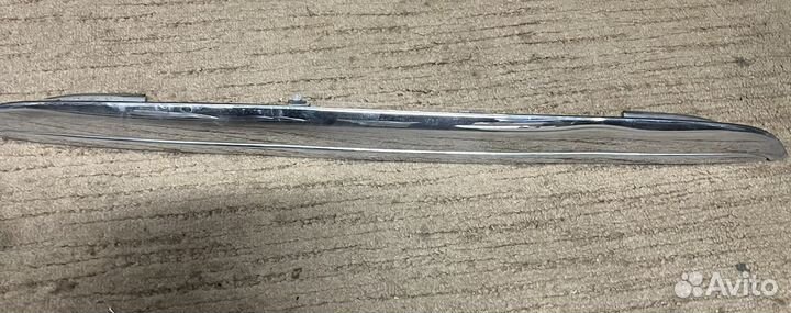 Планка пластиковая на дверь багажника Mitsubishi