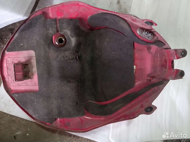 Бензобак, топливный бак Suzuki RF 400/600