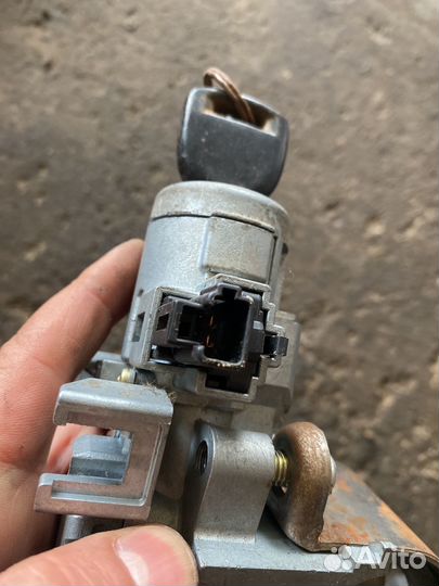 Замок зажигания Мазда Демио