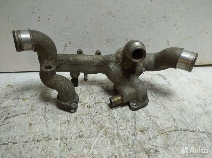 Корпус термостата range rover sport 4.2L