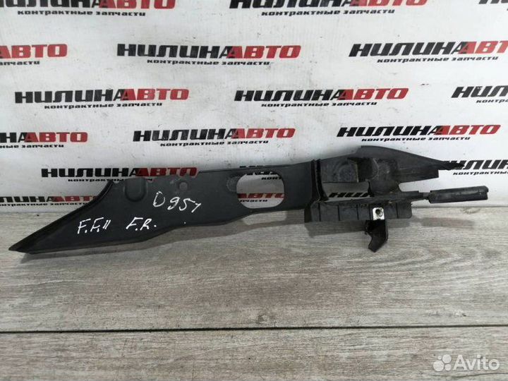 Накладка петли капота правая Ford Focus 2 1.6 2008