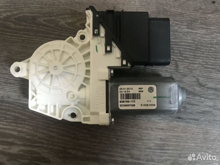 Моторчик стеклоподъемника Фольксваген Джетта 6