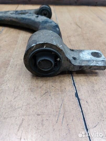 Рычаг подвески передний левый Ford Fiesta fujb