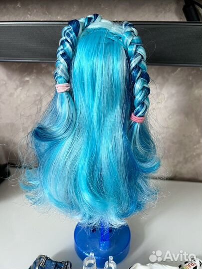 Rainbow high series 1 skyler bradshaw