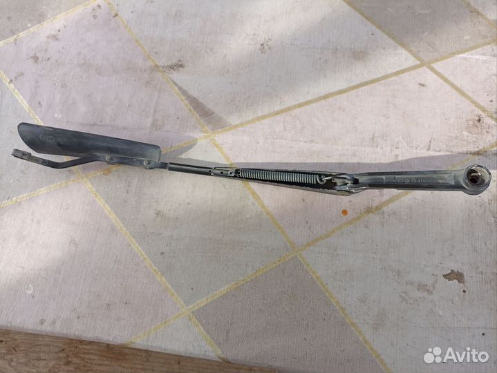 Поводок дворника левый spectra