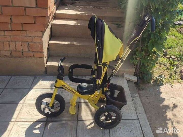 Детский трехколесный велосипед с ручкой