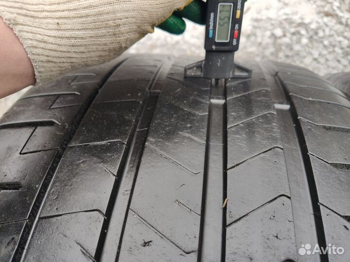 Pirelli P Zero PZ4 295/35 R21 и 315/30 R22 95W