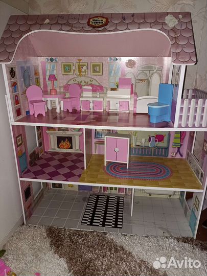 Кукольный домик с мебелью