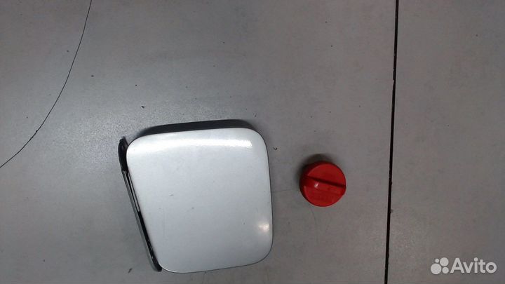 Лючок бензобака Nissan Elgrand, 1998