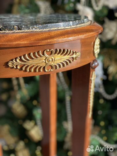 Антикварная консоль в стиле Ампир