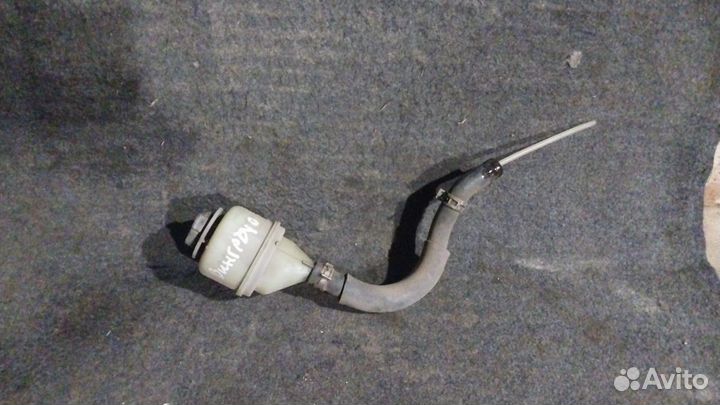 Бачок гура Nissan wingroad Y-11