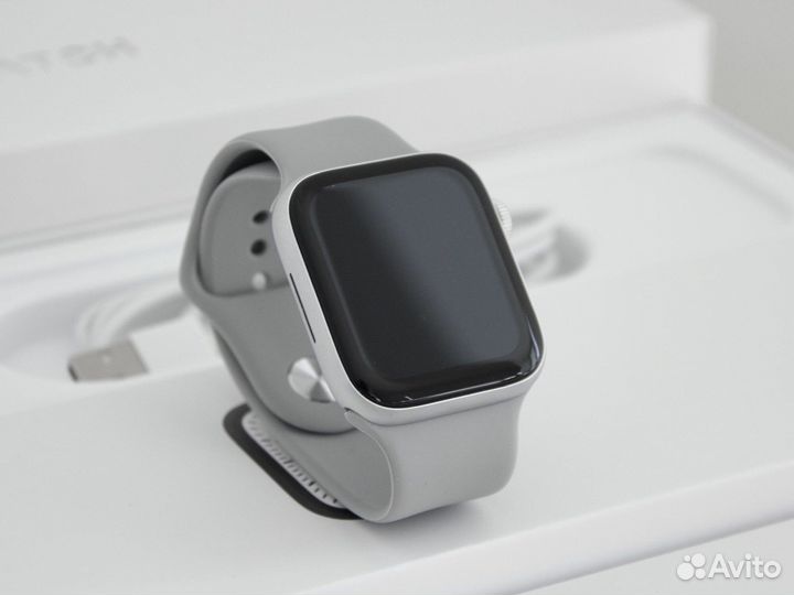 Apple watch S7 45 mm silver
