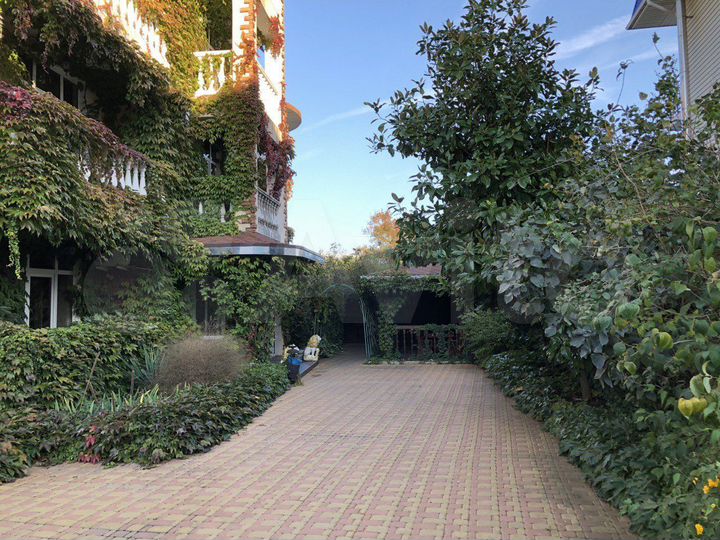 Дом 950 м² на участке 7 сот.