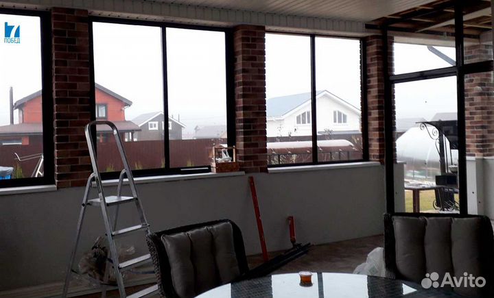 Входная группа из алюминия на веранде