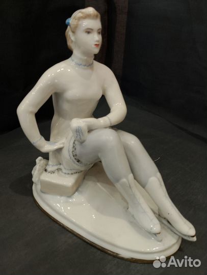 Статуэтка фарфор 