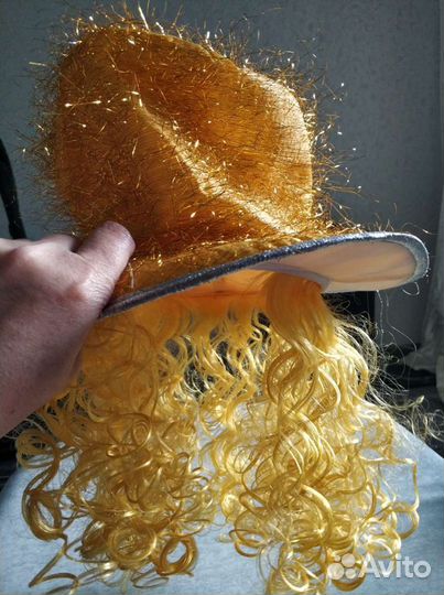 Шляпа с волосами для праздника