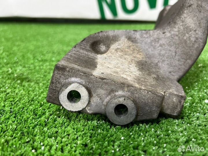 Кронштейн впускного коллектора Nissan Almera N16