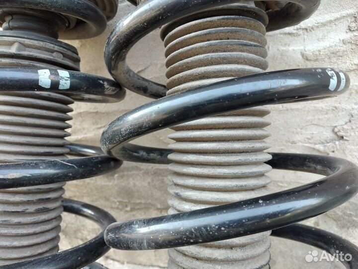 Передние стойки амморт Фольксваген Транспортер Т5