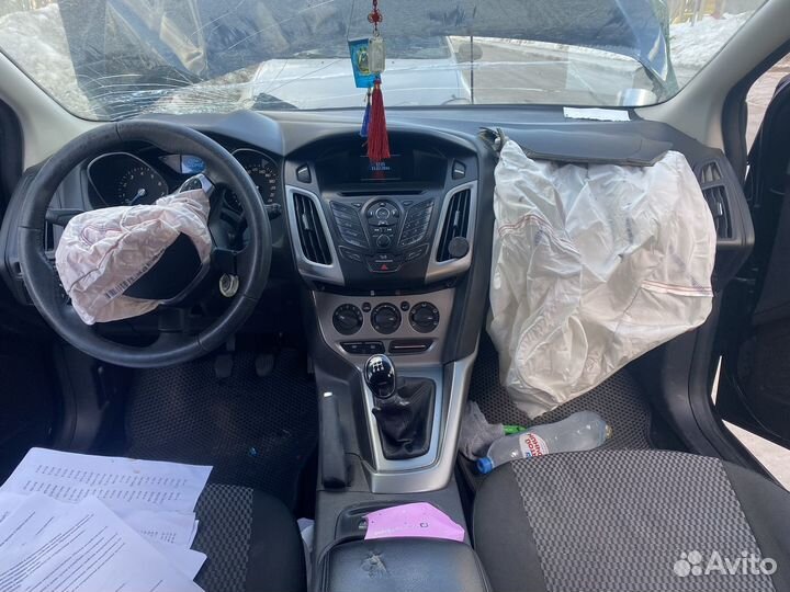 Ford Focus 1.6 МТ, 2014, битый, 184 000 км