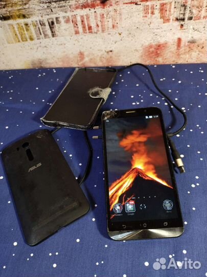 ASUS ZenFone 2 Deluxe, 2/16 ГБ