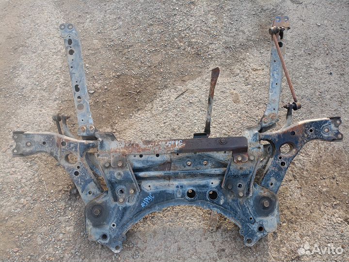 Подрамник Toyota Auris E150