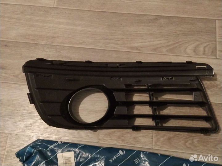 Накладка на противотуманную фару (левая) Фольксваг