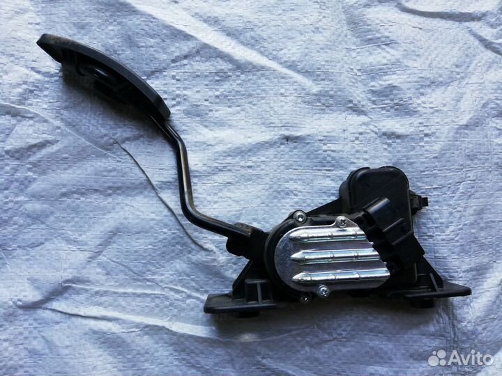 Электро педаль Mitsubishi Galant 9