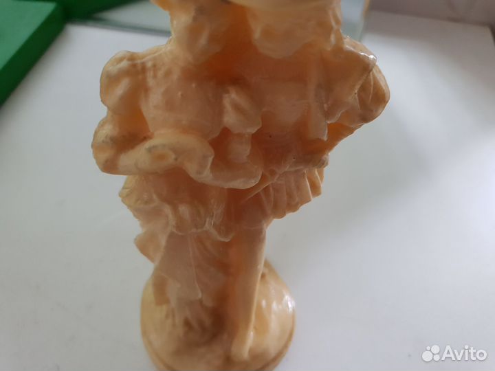 Статуэтка - кавалер и дама