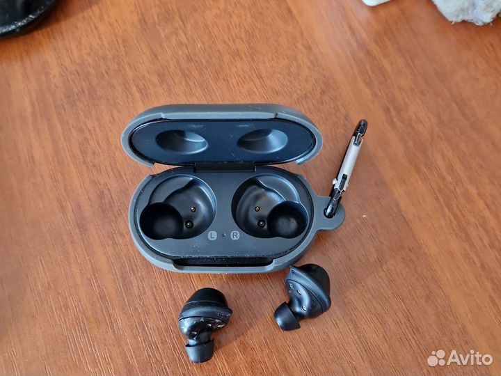 Беспроводные наушники samsung buds
