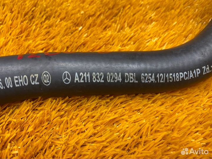 Патрубок системы охлаждения Mercedes-Benz E-Class