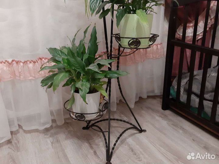 Подставка кованая на 3 цветочных горшка