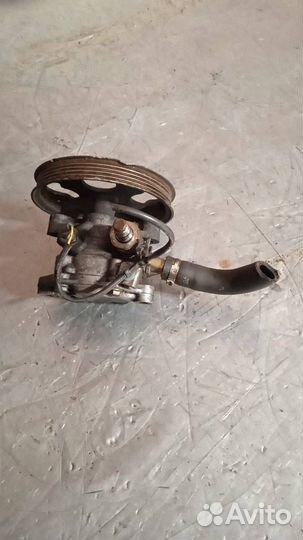 Насос гидроусилителя руля Mitsubishi Carisma рест