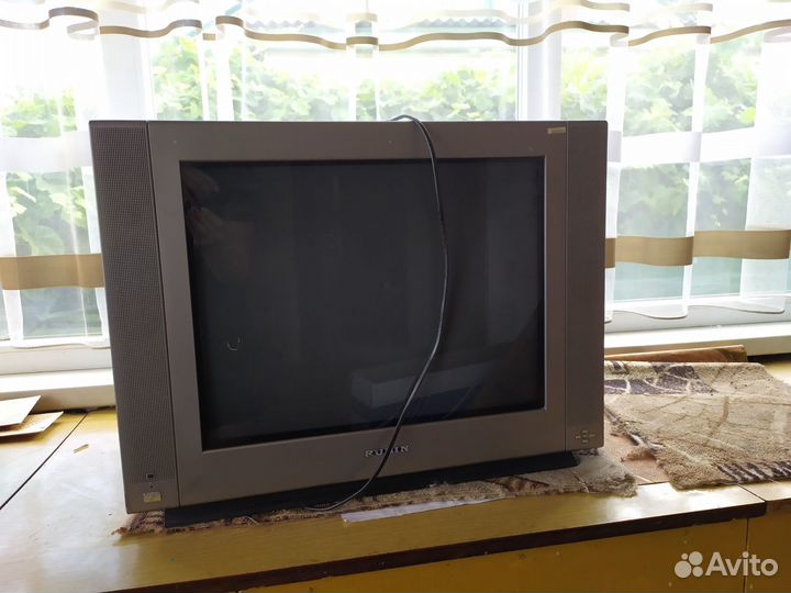 Продам цв.телевизор Рубин 55FS10T с приставкой