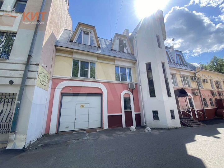 4-к. квартира, 138 м², 3/3 эт.