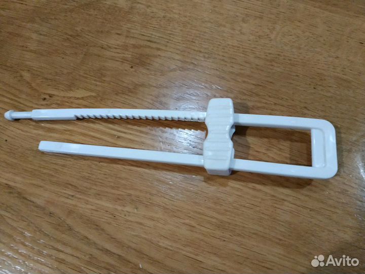 Блокиратор для шкафа от детей